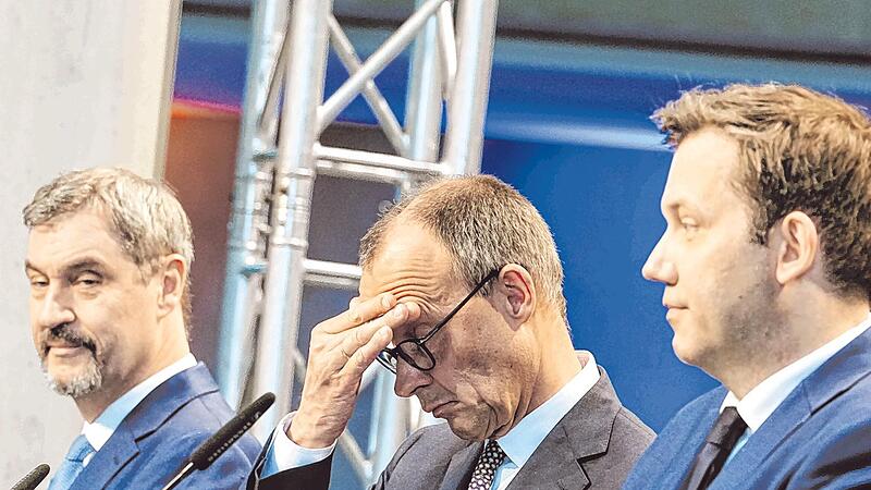 Friedrich Merz (in der Mitte) verzieht die Stirn (rechts neben ihm SPD-Chef Lars-Klingbeil, links CSU-Chef Markus S&ouml;der): Wird das Thema Steuersenkungen zu einer ersten Belastungsprobe der noch nicht einmal existierenden schwarz-roten Koalition?