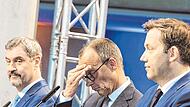 Friedrich Merz (in der Mitte) verzieht die Stirn (rechts neben ihm SPD-Chef Lars-Klingbeil, links CSU-Chef Markus Söder): Wird das Thema Steuersenkungen zu einer ersten Belastungsprobe der noch nicht einmal existierenden schwarz-roten Koalition?