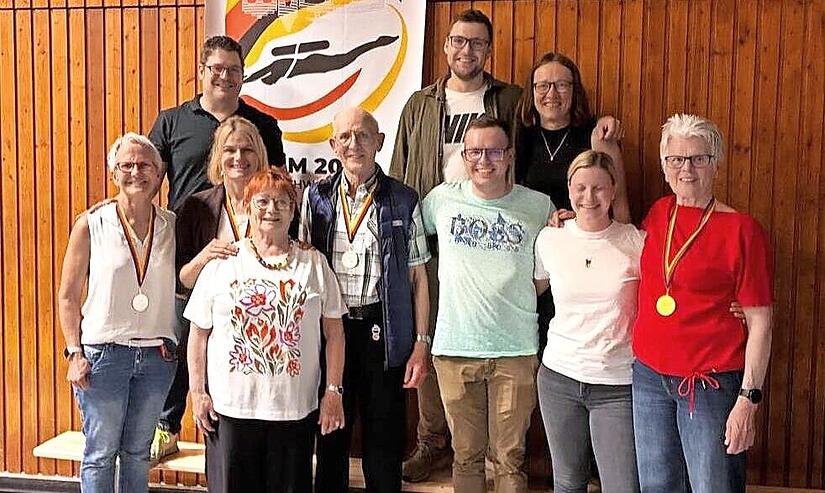 Das Team des DLRG-Kreisverbands Kronach bei den Deutschen Seniorenmeisterschaften im Rettungsschwimmen. Das Team des DLRG-Kreisverbands Kronach bei den Deutschen Seniorenmeisterschaften im Rettungsschwimmen.