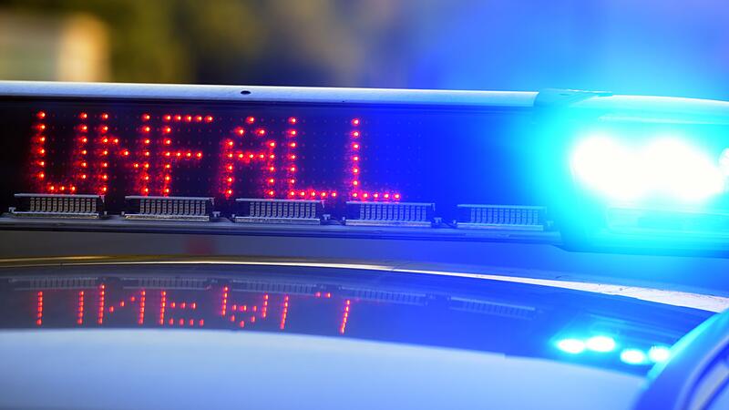 Polizei sichert Unfallstelle Polizei sichert Unfallstelle