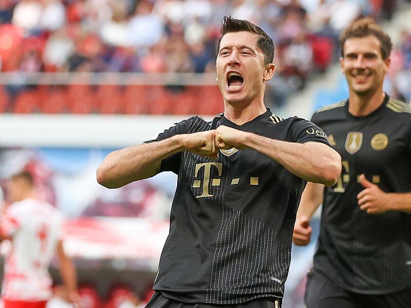 Robert Lewandowski (l) und Leon Goretzka
