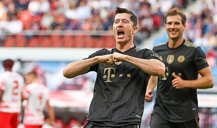 Robert Lewandowski (l) und Leon Goretzka