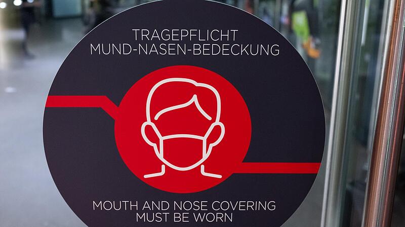 Die Pandemie sei beendet, sagt Deutschlands bekanntester Virologe Christian Drosten. Alle trauen dem neuen Frieden aber noch nicht. Die Pandemie sei beendet, sagt Deutschlands bekanntester Virologe Christian Drosten. Alle trauen dem neuen Frieden aber noch nicht.