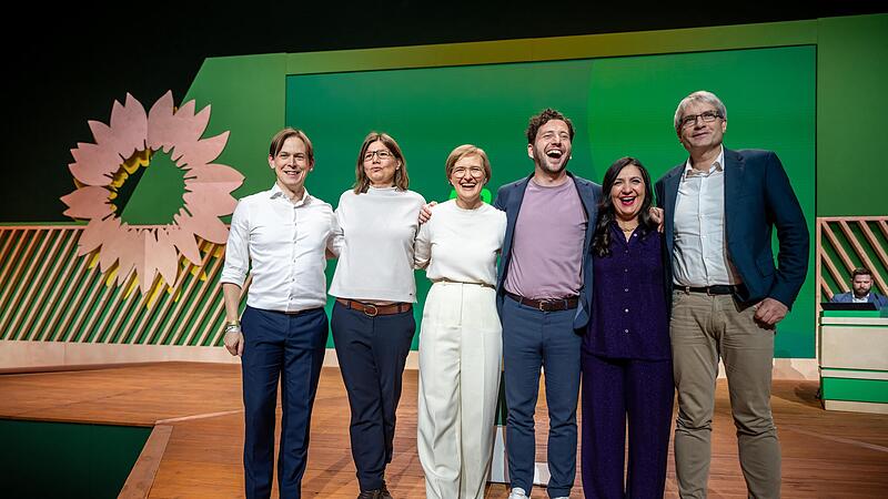 Der neugewählte Bundesvorstand der Grünen mit (von links) Heiko Knopf, Manuela Rottmann, Franziska Brantner, Felix Banaszak, Pegah Edalatian und Sven Giegold. Der neugewählte Bundesvorstand der Grünen mit (von links) Heiko Knopf, Manuela Rottmann, Franziska Brantner, Felix Banaszak, Pegah Edalatian und Sven Giegold.