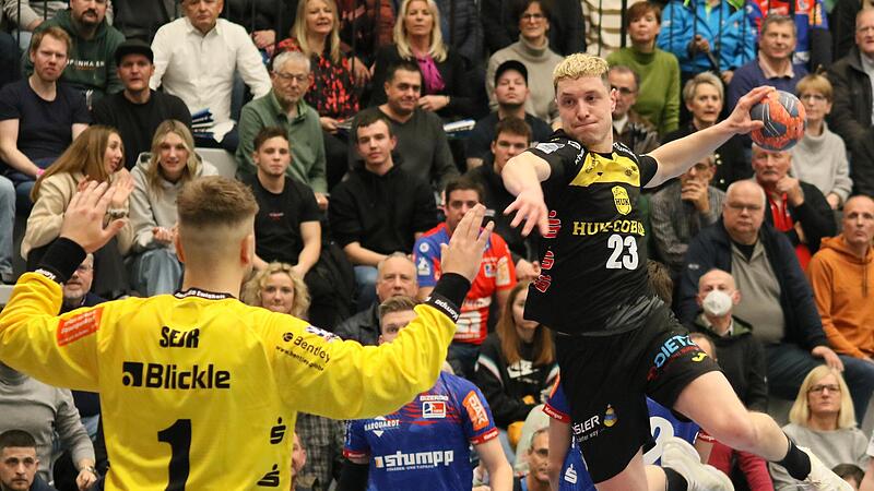 Jannes Krone ersetzte den fehlenden Coburger Torj&auml;ger Florian Billek auf Rechtsau&szlig;en.