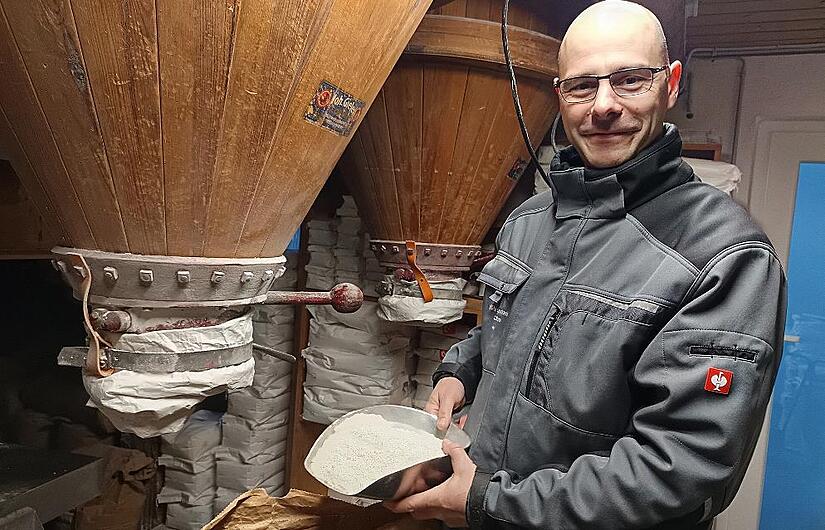 In der M&uuml;hle von Andreas Ultsch in G&ouml;&szlig;mitz wird das Roggenmehl f&uuml;r das &bdquo;Roggerla&ldquo; gemahlen.