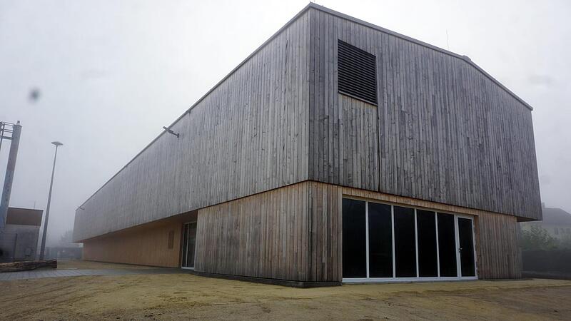 Die Konstruktion sowie die Innen- und Außengestaltung der neuen Halle in Weisendorf sind aus Holz gefertigt.