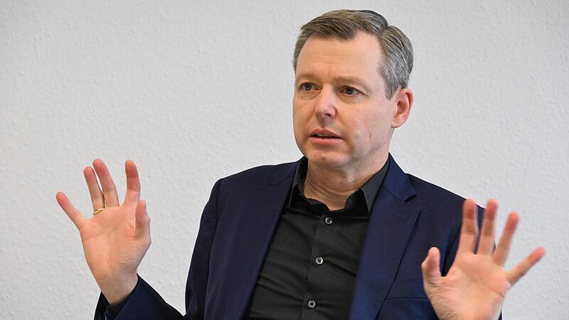 Der Bundestagsabgeordnete Thomas Silberhorn (CSU) spricht über die Verbindungen von Wirtschaft und Bundestag, wo er diese für sinnvoll und wo für unehrenhaft hält.