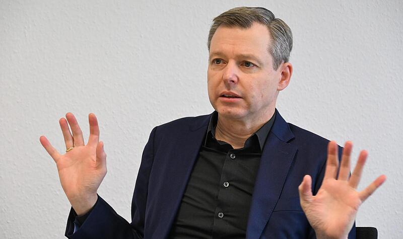 Der Bundestagsabgeordnete Thomas Silberhorn (CSU) spricht &uuml;ber die Verbindungen von Wirtschaft und Bundestag, wo er diese f&uuml;r sinnvoll und wo f&uuml;r unehrenhaft h&auml;lt.