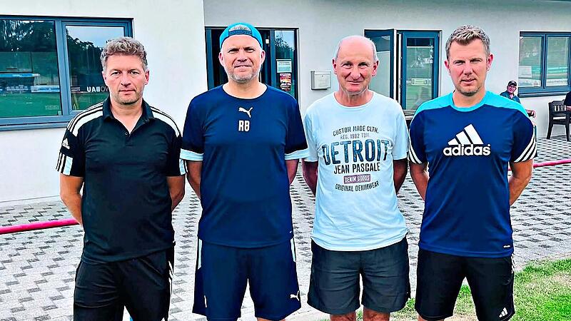 Nach der Trennung von Coach André Wagner vertraut die DJK Dampfach auf ein Interimstrainerteam, bestehend aus (von links) Stefan Lutz, Torwartcoach René Biegner, Martin Halbig sowie Stephan Becht.DJK Dampfach Nach der Trennung von Coach André Wagner vertraut die DJK Dampfach auf ein Interimstrainerteam, bestehend aus (von links) Stefan Lutz, Torwartcoach René Biegner, Martin Halbig sowie Stephan Becht.DJK Dampfach