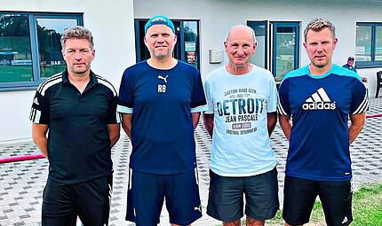 Nach der Trennung von Coach André Wagner vertraut die DJK Dampfach auf ein Interimstrainerteam, bestehend aus (von links) Stefan Lutz, Torwartcoach René Biegner, Martin Halbig sowie Stephan Becht.DJK Dampfach Nach der Trennung von Coach André Wagner vertraut die DJK Dampfach auf ein Interimstrainerteam, bestehend aus (von links) Stefan Lutz, Torwartcoach René Biegner, Martin Halbig sowie Stephan Becht.DJK Dampfach