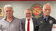 Rifat Dervovic (l.) und Klaus Milke (r.) wurden in der Versammlung vom Vorsitzenden Johannes Grün zu Ehrenmitgliedern ernannt.Stefan Köstler Rifat Dervovic (l.) und Klaus Milke (r.) wurden in der Versammlung vom Vorsitzenden Johannes Grün zu Ehrenmitgliedern ernannt.Stefan Köstler