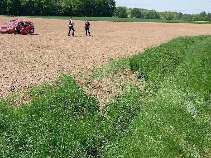 Gremsdorf: Zwei Verletzte und zwei zerstörte Autos bei Verkehrsunfall Gremsdorf: Zwei Verletzte und zwei zerstörte Autos bei Verkehrsunfall