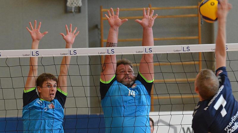 Kjeld Classen (mitte) mischte auch bei den Bayernliga-Herren mit, konnte die Niederlage gegen Schwaig III aber auch nicht verhindern.