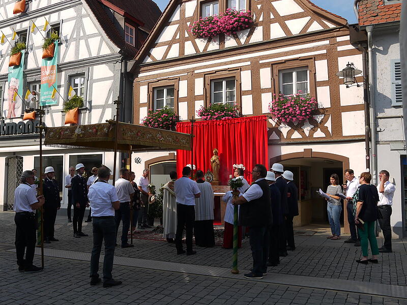 Am Freitag ist die traditionelle Prozession zu Mari&auml; Himmelfahrt durch Forchheim gezogen.