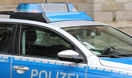 Erlangen: Kundin randaliert in Discounter und will Mitarbeiterin schlagen