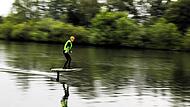 eFoilen in BambergIn Bamberg kann man jetzt übers Wasser fliegen! eFoilen in BambergIn Bamberg kann man jetzt übers Wasser fliegen!