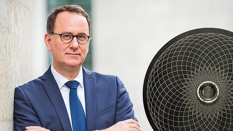 Zwei Steine mit konzentrischen Kreisen haben die Stadtbau Bamberg GmbH im Sommer 2023 durcheinander gewirbelt. Im Mittelpunkt: Geschäftsführer Veit Bergmann.