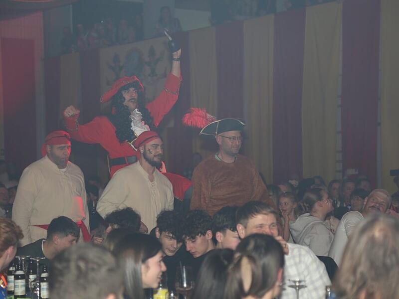 F&uuml;nf Stunden buntes Treiben, bei dem Altbekannte ebenso f&uuml;r Unterhaltung sorgten wie neue Acts, gab es beim NCC in N&uuml;dlingen.