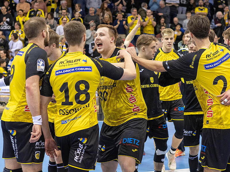 Endlich geht es wieder los: Am Wochenende startet die neue Saison der 2. Handball-Bundesliga. Der HSC Coburg um Bartlomiej Bis, Arkadisuz Ossowski und Nils Röller (von links) hat sich hohe Ziele gesteckt.