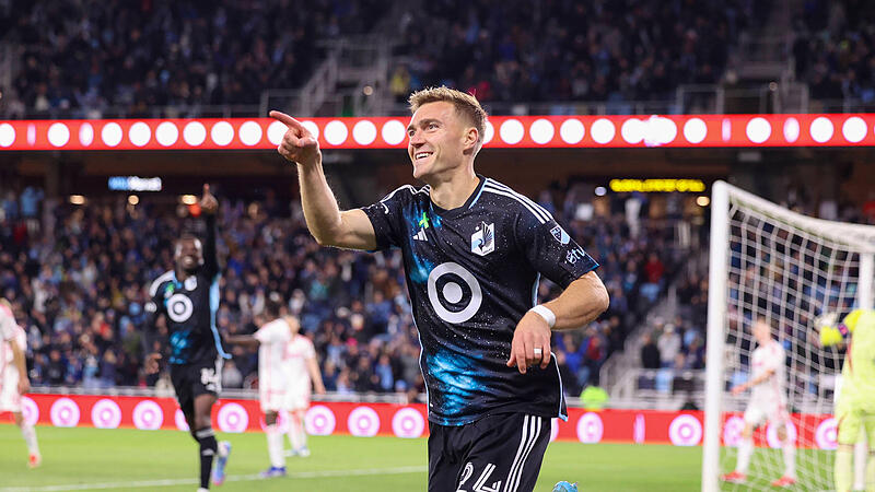 Mittelfranke Julian Gressel bejubelt seinen ersten Treffer für Minnesota. Mittelfranke Julian Gressel bejubelt seinen ersten Treffer für Minnesota.