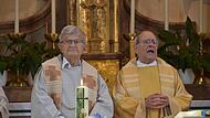 Gemeinsam blicken sie auf insgesamt 125 Jahre priesterlichen Dienst zurück. Die Ruhestandspfarrer Franz-Josef Stettler (links) und Siegfried Vogt feierten ihr eisernes und diamantenes Priesterjubiläum in der Kirche in Westheim.