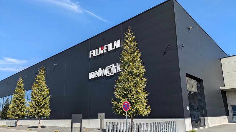 Die markanten Geb&auml;ude von Fujifilm Medwork im H&ouml;chstadter Osten kennt jeder. Dahinter wird Technik f&uuml;r Magen- und Darmspiegelungen produziert.