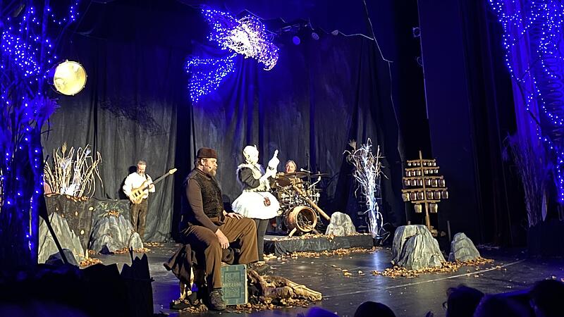 Die &bdquo;Bayerische Rauhnacht &ndash; Ein Mystical mit Schariwari&ldquo; war im Bad Kissinger Kurtheater zu sehen.