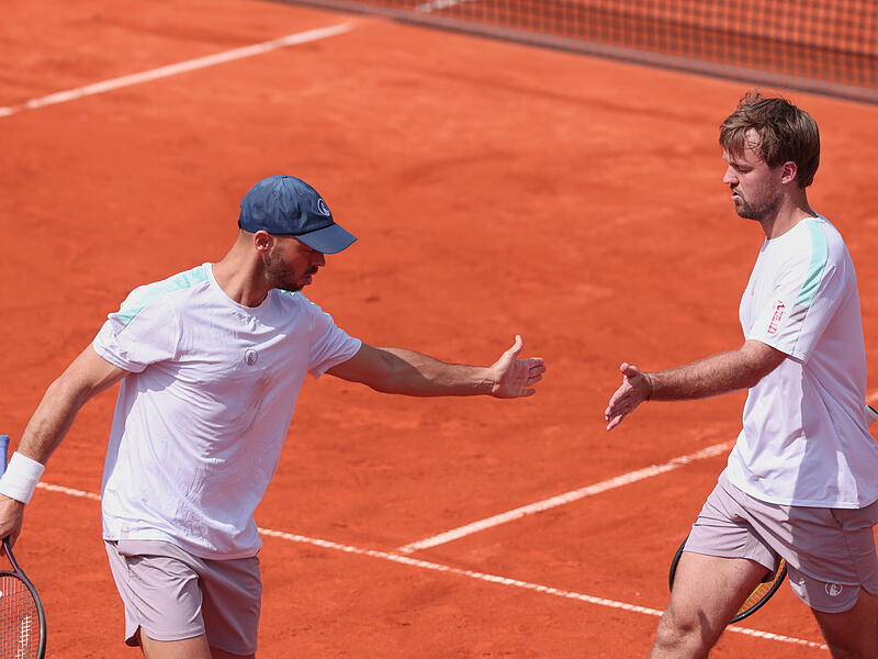 Wieder gemeinsam auf dem Court: Kevin Krawietz (r.) und Tim P&uuml;tz spielen in Monte Carlo Seite an Seite.