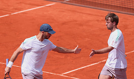 Wieder gemeinsam auf dem Court: Kevin Krawietz (r.) und Tim P&uuml;tz spielen in Monte Carlo Seite an Seite.