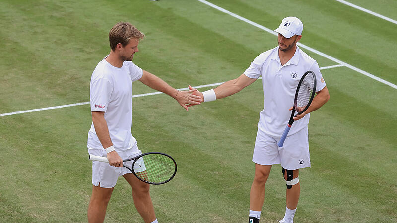 Viertelfinale gemeistert: Kevin Krawietz (l.) und Tim P&uuml;tz stehen in Halle in der Vorschlussrunde.
