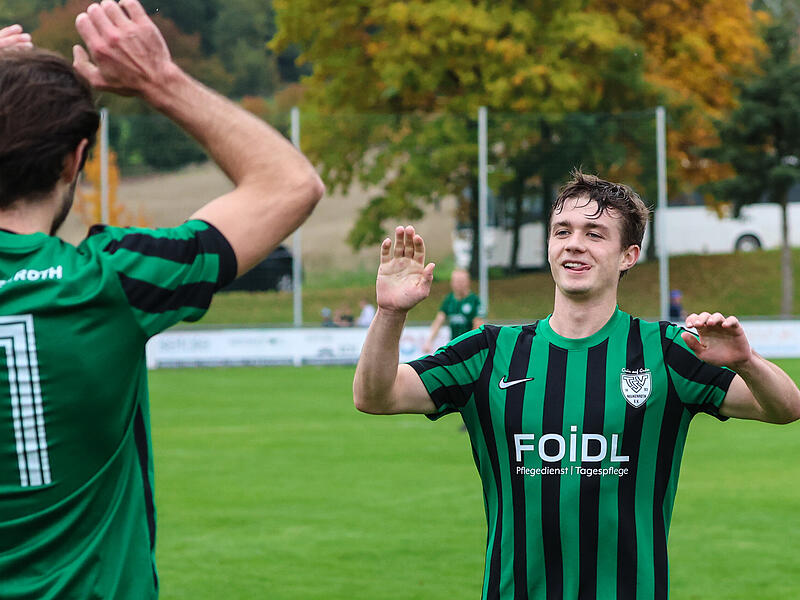 Lukas Bauer jubelt über einen Treffer des TSV Neukenroth.Fußball-Fotos vom Wochenende 11./12. Oktober Lukas Bauer jubelt über einen Treffer des TSV Neukenroth.