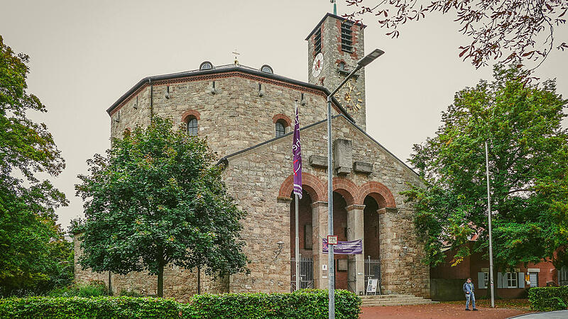Mit der Erl&ouml;serkirche beherbergt Bamberg eines der wichtigen Geb&auml;ude der 1920er Jahre, die unter R&uuml;ckgriff auf historische Formen damals zeitgem&auml;&szlig;e Architektur schaffen wollten.