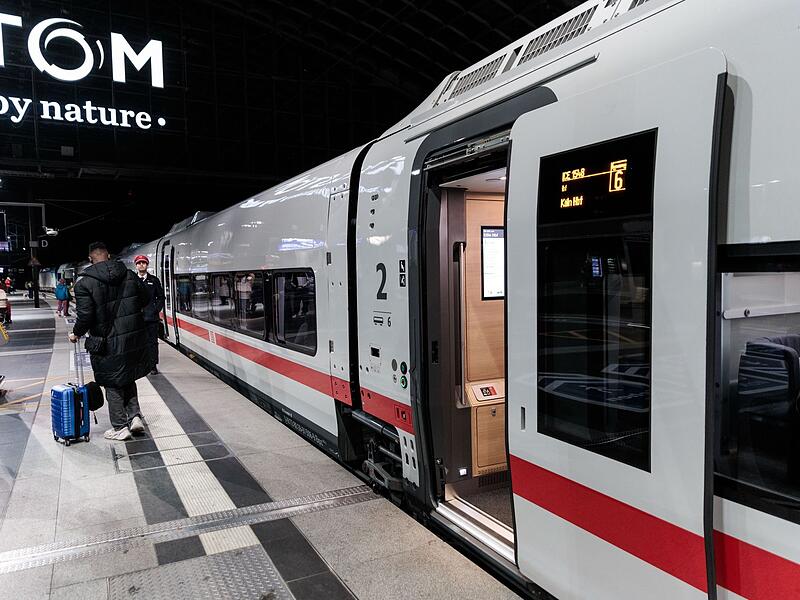 Erste Fahrt mit Fahrg&auml;sten des neuen ICE-L der Deutschen Bahn