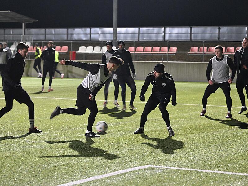 Sport Fu&szlig;ball Saison 2025 / 2026 Bayernliga Nord  Trainingauftakt am Montag 19.01.2026 Spielort  Neudrossenfeld  Sportpark  Am Weinberg Kunstrasenplatz Beginn 18.30 h