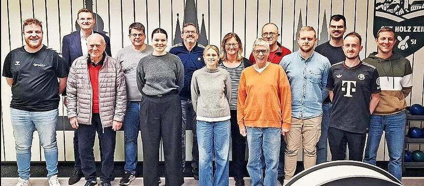 Neuwahlen fanden beim SKK Gut Holz Zeil statt (v.&nbsp;l.): Sportwart Pascal &Ouml;sterling, B&uuml;rgermeister Marcus Fr&ouml;hlich, Ehrenvorsitzender Leo Weinkauf, Zweiter Kassier Florian Kleinhenz, Beisitzerin Janina Kleinhenz, Zweiter Vorsitzender Holger Jahn, Zw...