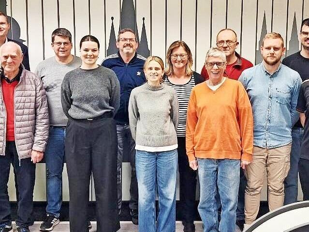 Neuwahlen fanden beim SKK Gut Holz Zeil statt (v.&nbsp;l.): Sportwart Pascal &Ouml;sterling, B&uuml;rgermeister Marcus Fr&ouml;hlich, Ehrenvorsitzender Leo Weinkauf, Zweiter Kassier Florian Kleinhenz, Beisitzerin Janina Kleinhenz, Zweiter Vorsitzender Holger Jahn, Zw...