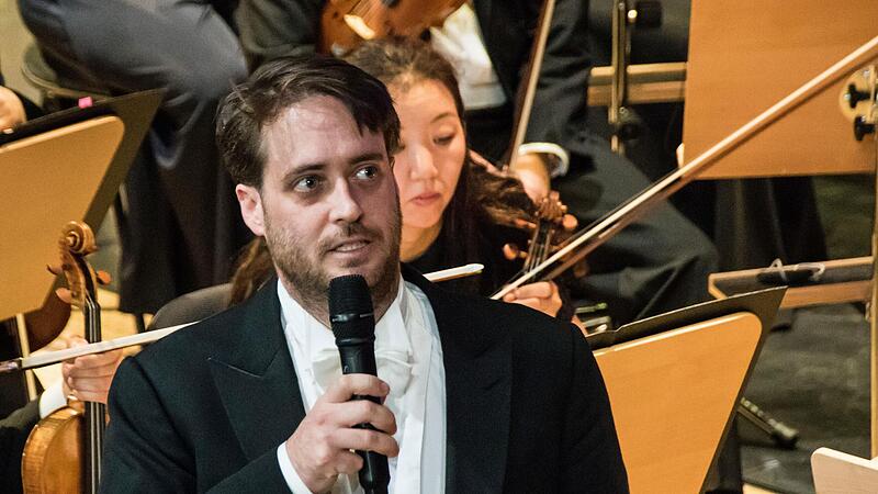 Daniel Carter, Generalmusikdirektor am Landestheater Coburg, dirigiert das nächste Sinfoniekonzert im Globe. Daniel Carter, Generalmusikdirektor am Landestheater Coburg, dirigiert das nächste Sinfoniekonzert im Globe.
