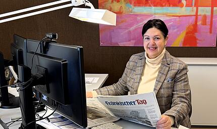 Angela Hofmann an ihrem Schreibtisch im Rathaus Angela Hofmann an ihrem Schreibtisch im Rathaus