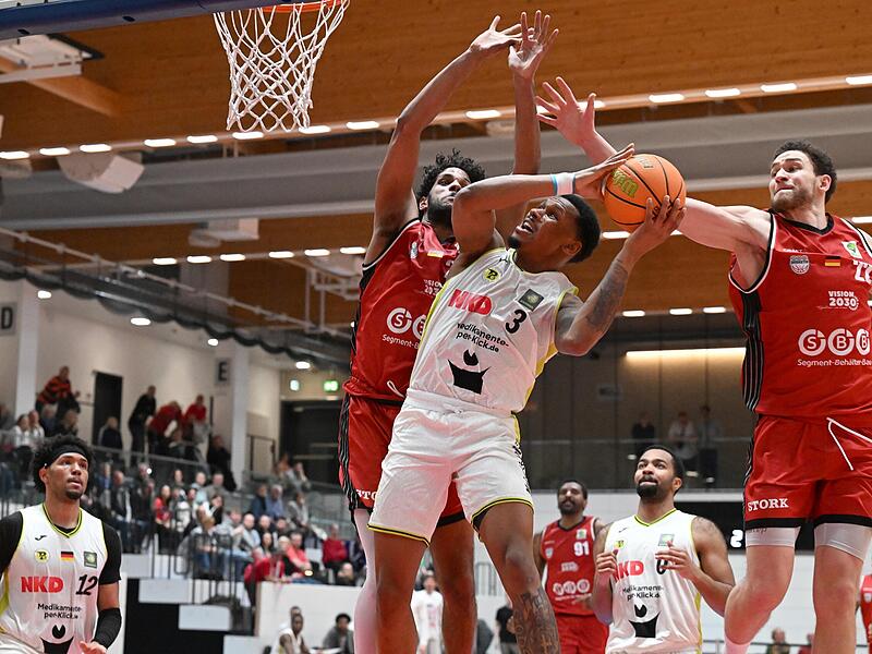 Sport Basketball 2. Bundesliga PROA Saison 2025 / 2026  26. Spieltag  am Montag  09.03.2026  Spielbeginn 19.30 h Spielort  Magdeburg Wolfgang-Lakenmacher-HalleAn der Steinkuhle 4  SBB Baskets Wolmirstedt gegen  BBC Bayreuth  Halbzeitergebnis   Rayshawn M