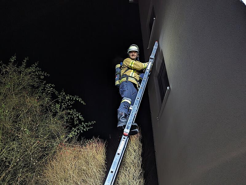 Erlebnis in Bildern: Einmal selbst Feuerwehrmann seinErlebnis in Bildern: Einmal selbst Feuerwehrmann sein Höhenangst sollte man nicht haben.