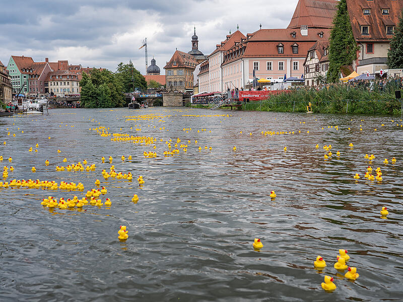 Impressionen vom Entenrennen auf der Bamberger Sandkerwa 2025