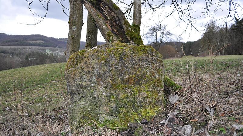 Der Sühnestein zwischen Kaider und Krögelhof erinnert an ein Verbrechen: Im 15. Jahrhundert wurde hier ein Mensch grausam erschlagen.