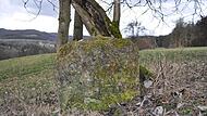 Der Sühnestein zwischen Kaider und Krögelhof erinnert an ein Verbrechen: Im 15. Jahrhundert wurde hier ein Mensch grausam erschlagen.