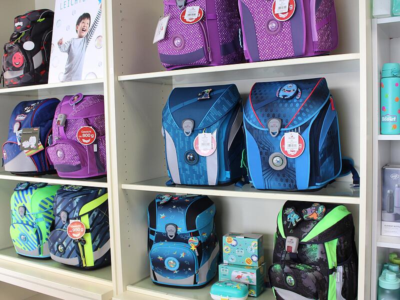 Ausstattung f&uuml;r Erstkl&auml;ssler: Bis zu 300 Euro f&uuml;r Schultaschen sind keine Seltenheit mehr. Im "Leder und Trend" in Bad Br&uuml;ckenau werden sie noch verkauft.