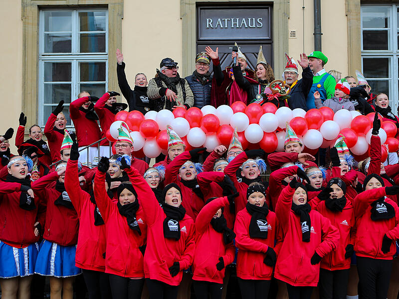 FaschingszugTausende Besucher beim gro&szlig;en Faschingsumzug in Bamberg