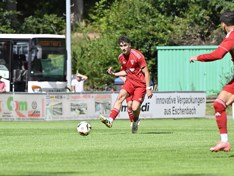 „Youngster“ Tan Düzgün hat sich in den vergangenen Wochen in der Mönchrödener Startelf festgespielt. „Youngster“ Tan Düzgün hat sich in den vergangenen Wochen in der Mönchrödener Startelf festgespielt.