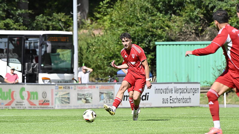 „Youngster“ Tan Düzgün hat sich in den vergangenen Wochen in der Mönchrödener Startelf festgespielt. „Youngster“ Tan Düzgün hat sich in den vergangenen Wochen in der Mönchrödener Startelf festgespielt.
