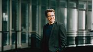 Jakub Hruša. Jakub Hruša (43) ist Chefdirigent der Bamberger Symphoniker