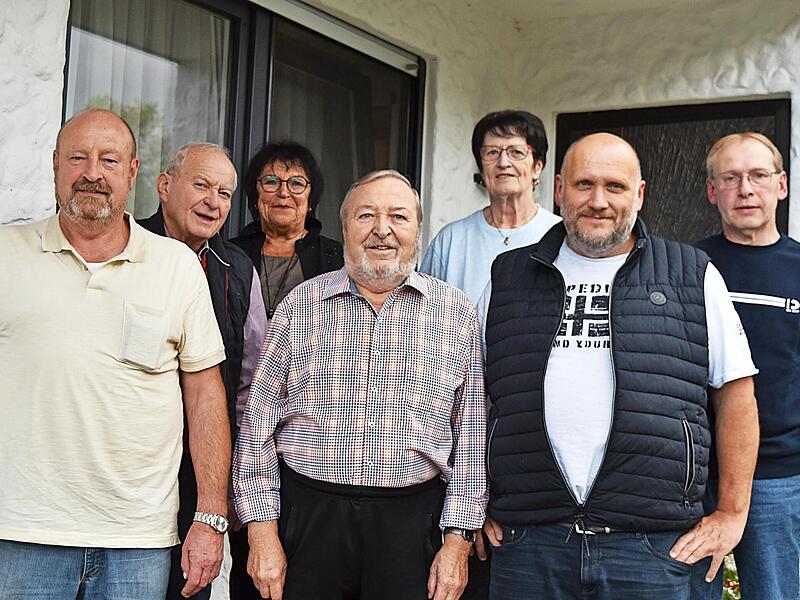 Sie waren bis zur Auflösung des Vereins im Amt (v.l.): Vorstandsmitglied Andreas Fugmann, 2. Vorsitzender Konrad Kraus, Schatzmeisterin Sabine Kraus, 1. Vorsitzender Kurt Kodisch, Vorstandsmitglied Ida Kodisch, Schriftführer Markus Leikeim und ste...